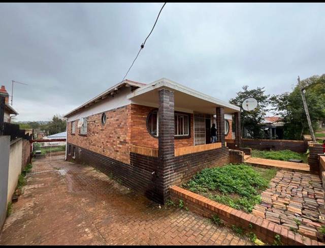 7 BEDROOM HOUSE FOR SALE IN BEZUIDENHOUT VALLEY